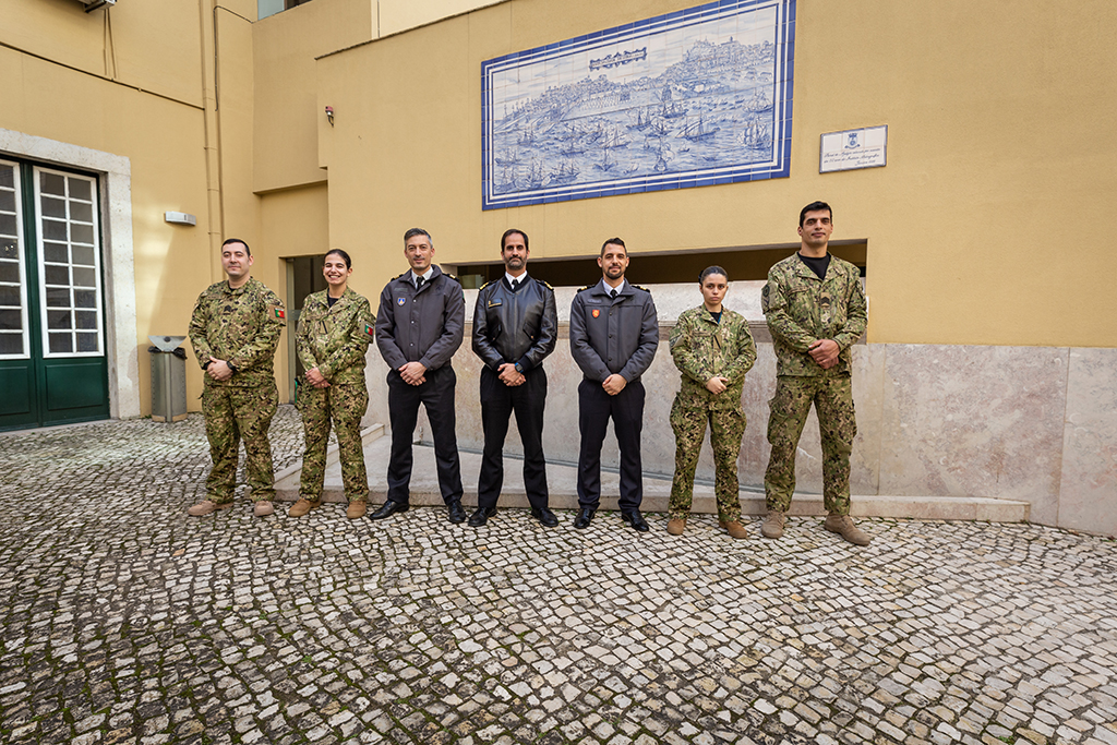 Instituto Hidrográfico recebe visita de Curso do Exército 