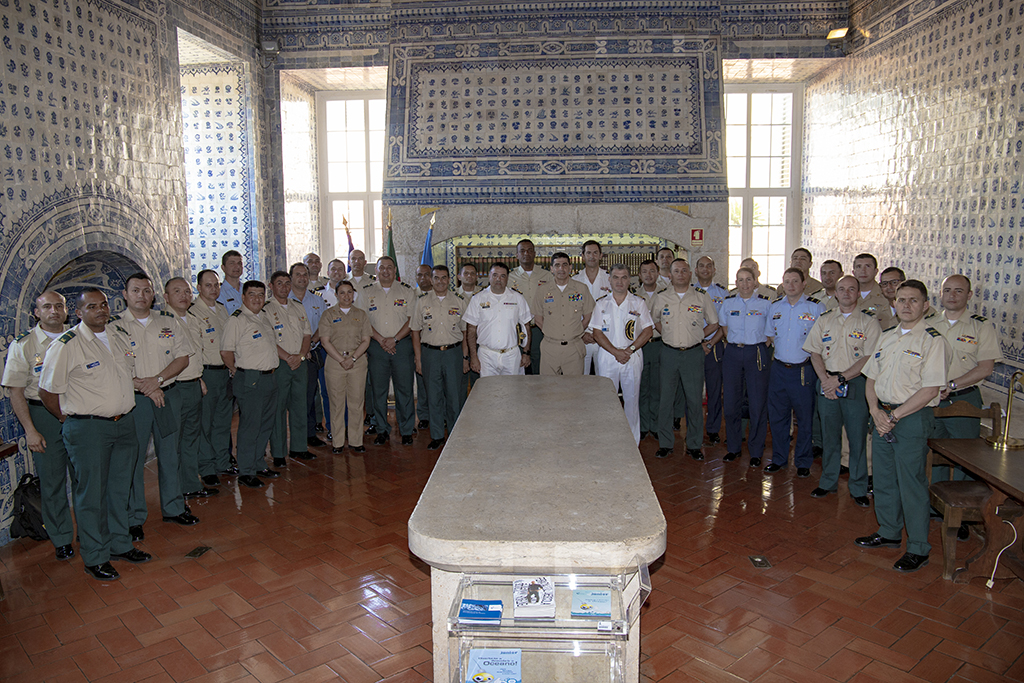 Instituto Hidrográfico recebe a Visita do Curso de Estado-Maior da Escola Superior de Guerra da Colômbia