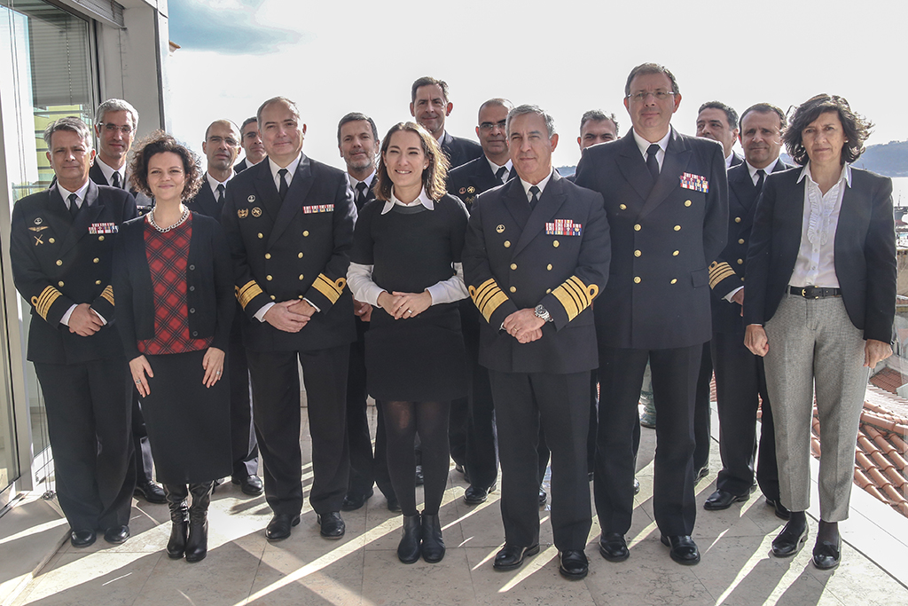 A Secretária de Estado da Defesa Nacional visitou o Instituto Hidrográfico