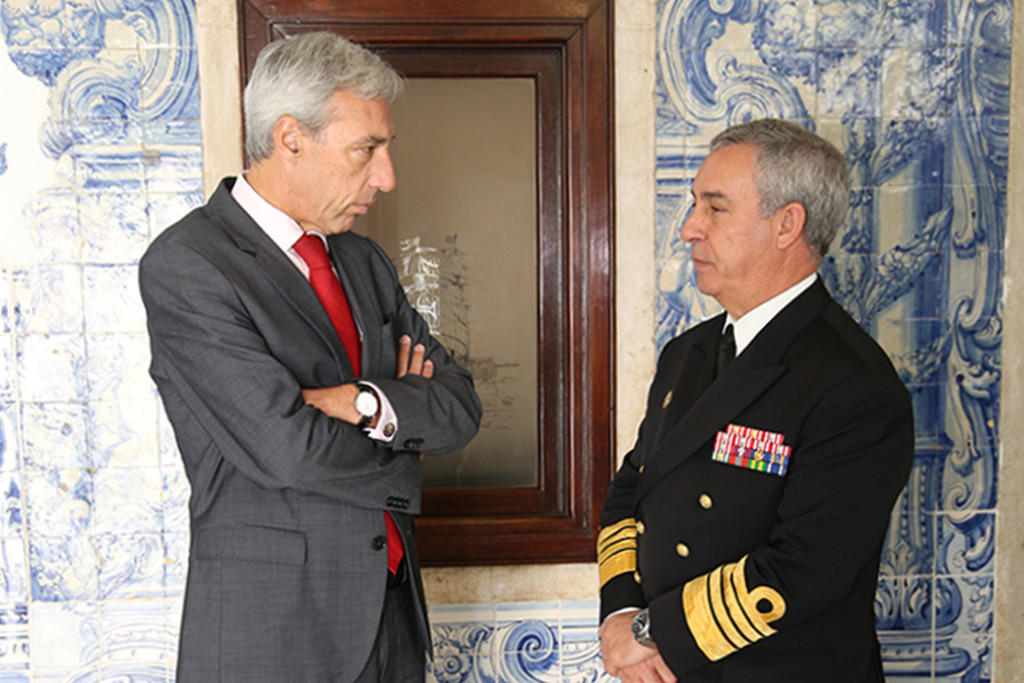 Ministro da Defesa Nacional visita o Instituto Hidrográfico
