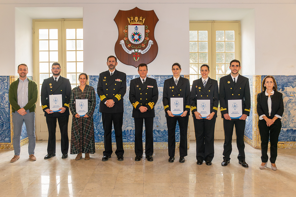 Cerimónia de imposição de distintivos e entrega de diplomas do curso de hidrografia