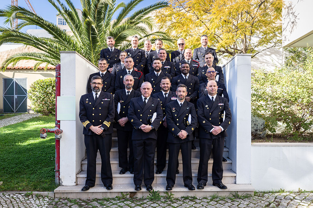 Curso de Promoção a Sargento-chefe visita o Instituto Hidrográfico