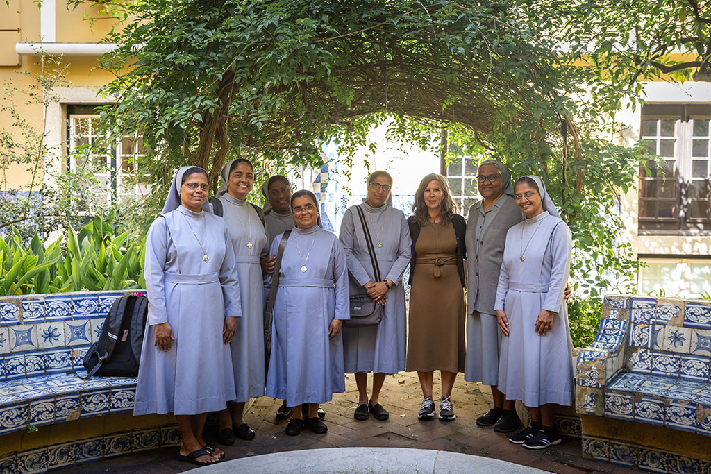 Instituto Hidrográfico recebe visita de sete Irmãs da Congregação Franciscana