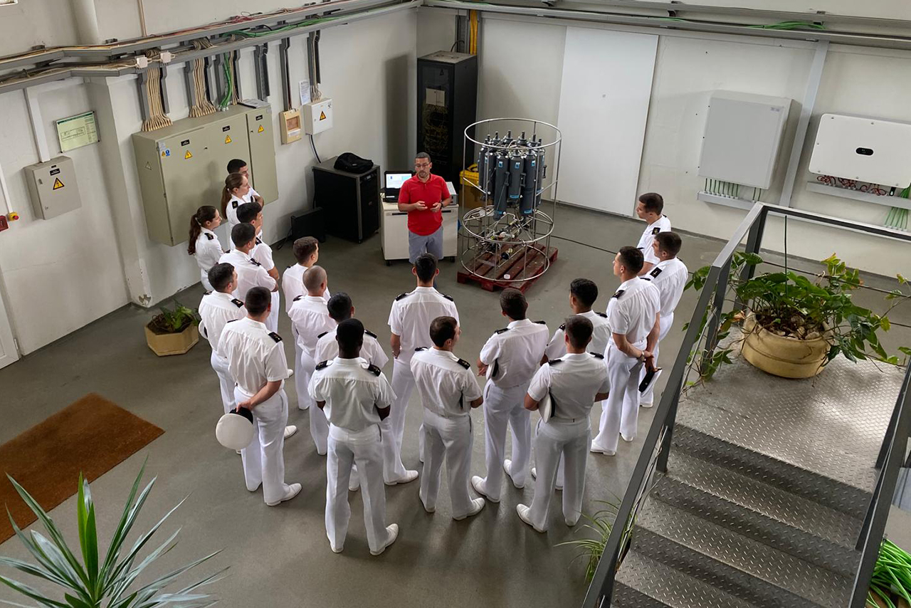 Instituto Hidrográfico recebe visita dos Cadetes da Escola Naval